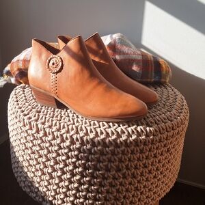 Jack Rodgers Peyton cognac color short booties